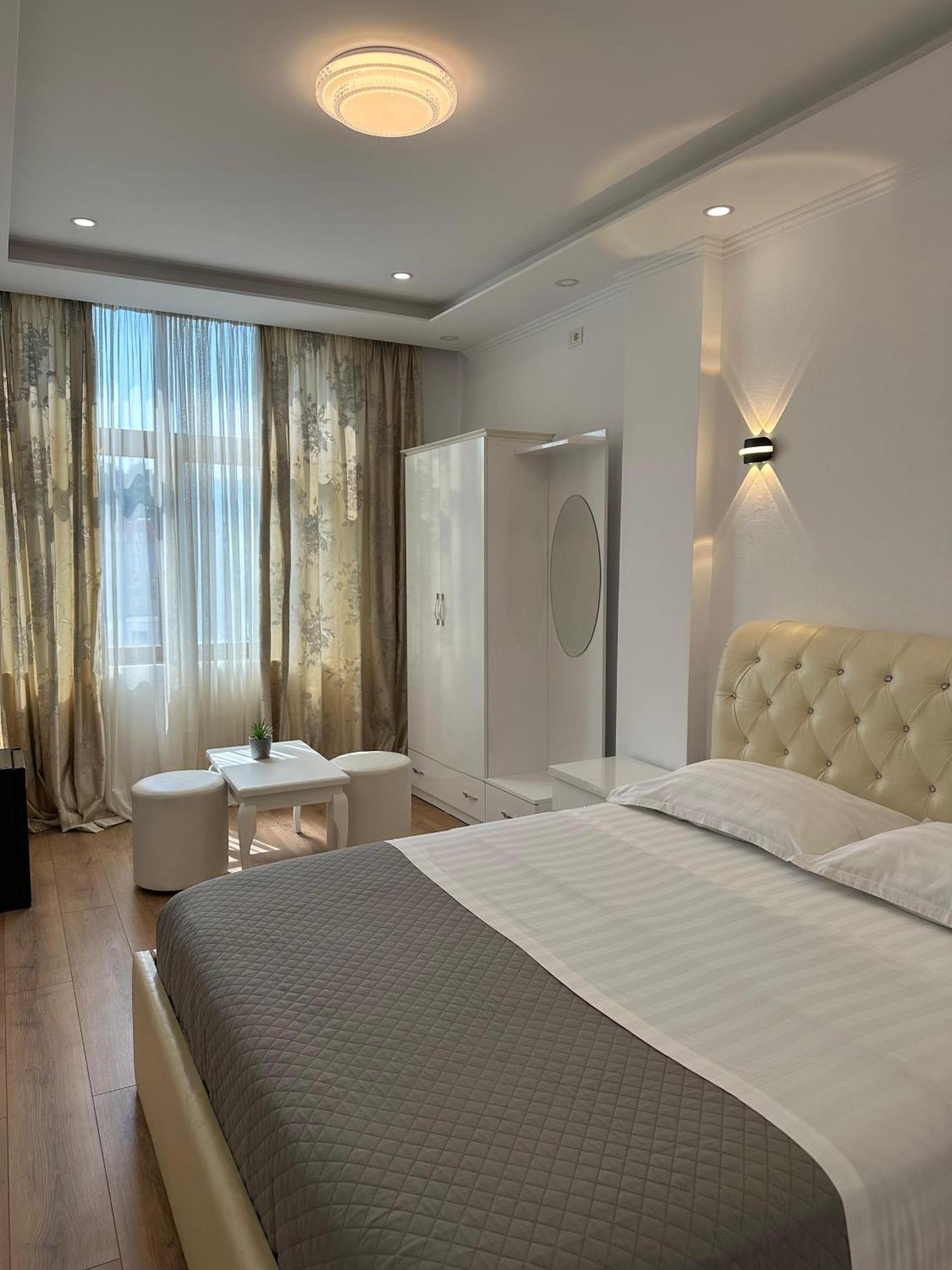Hotel Arberia Tirana Exterior photo